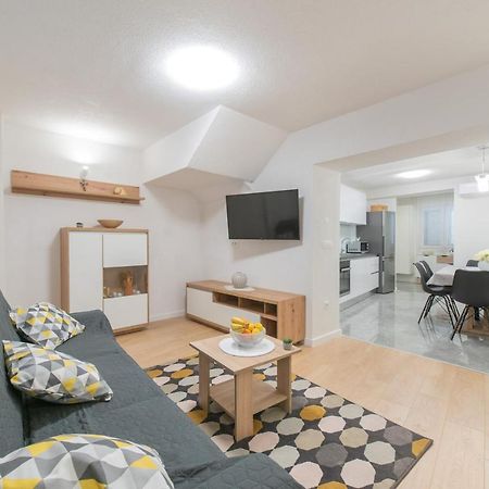 Apartmani Mara Kastela Ngoại thất bức ảnh