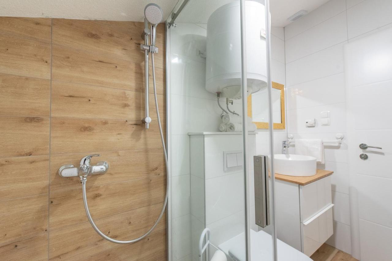Apartmani Mara Kastela Ngoại thất bức ảnh