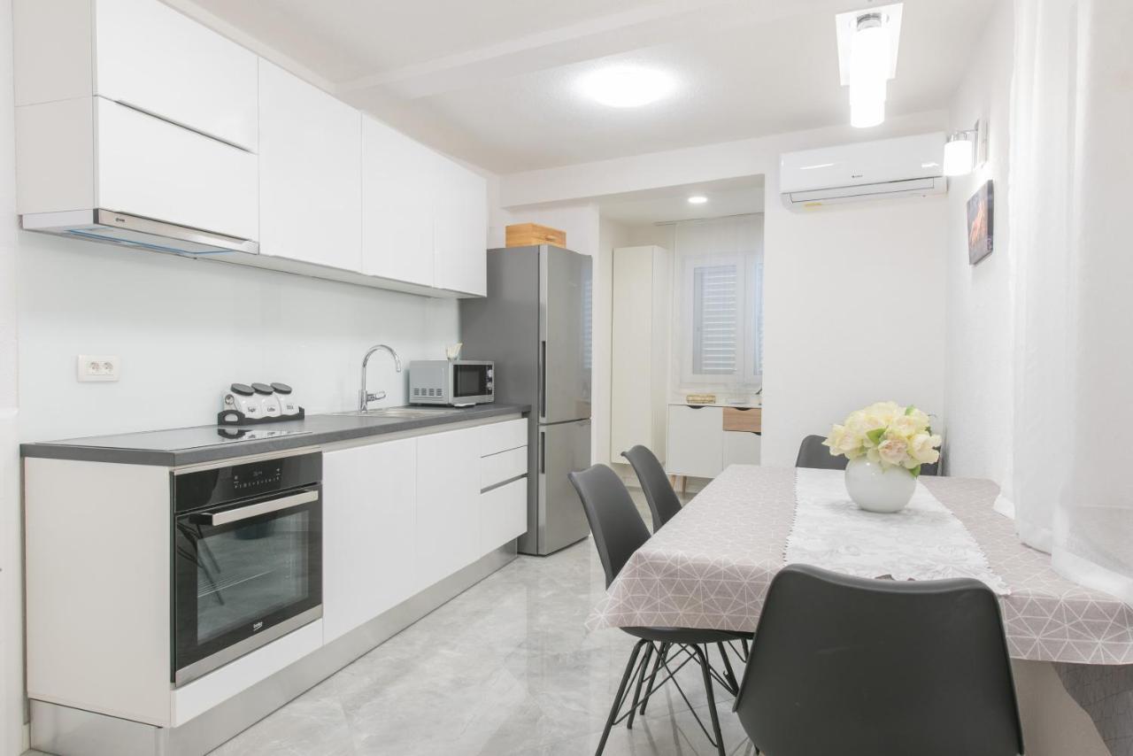 Apartmani Mara Kastela Ngoại thất bức ảnh